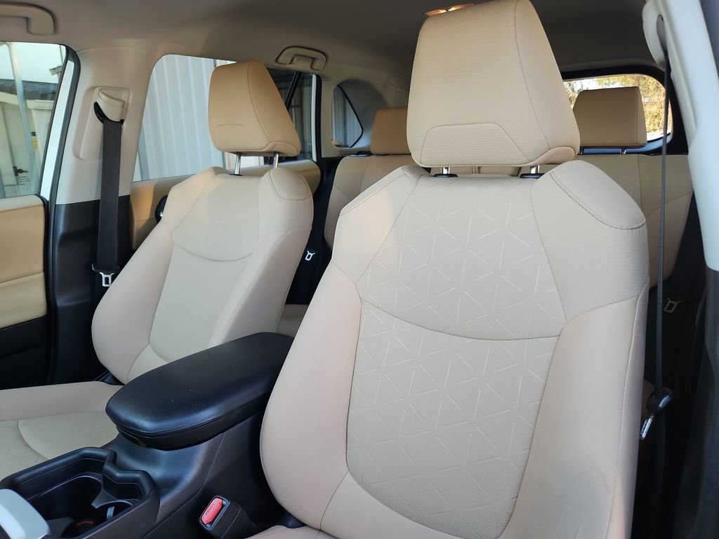 Used 2020 Toyota RAV4 XLE image 22