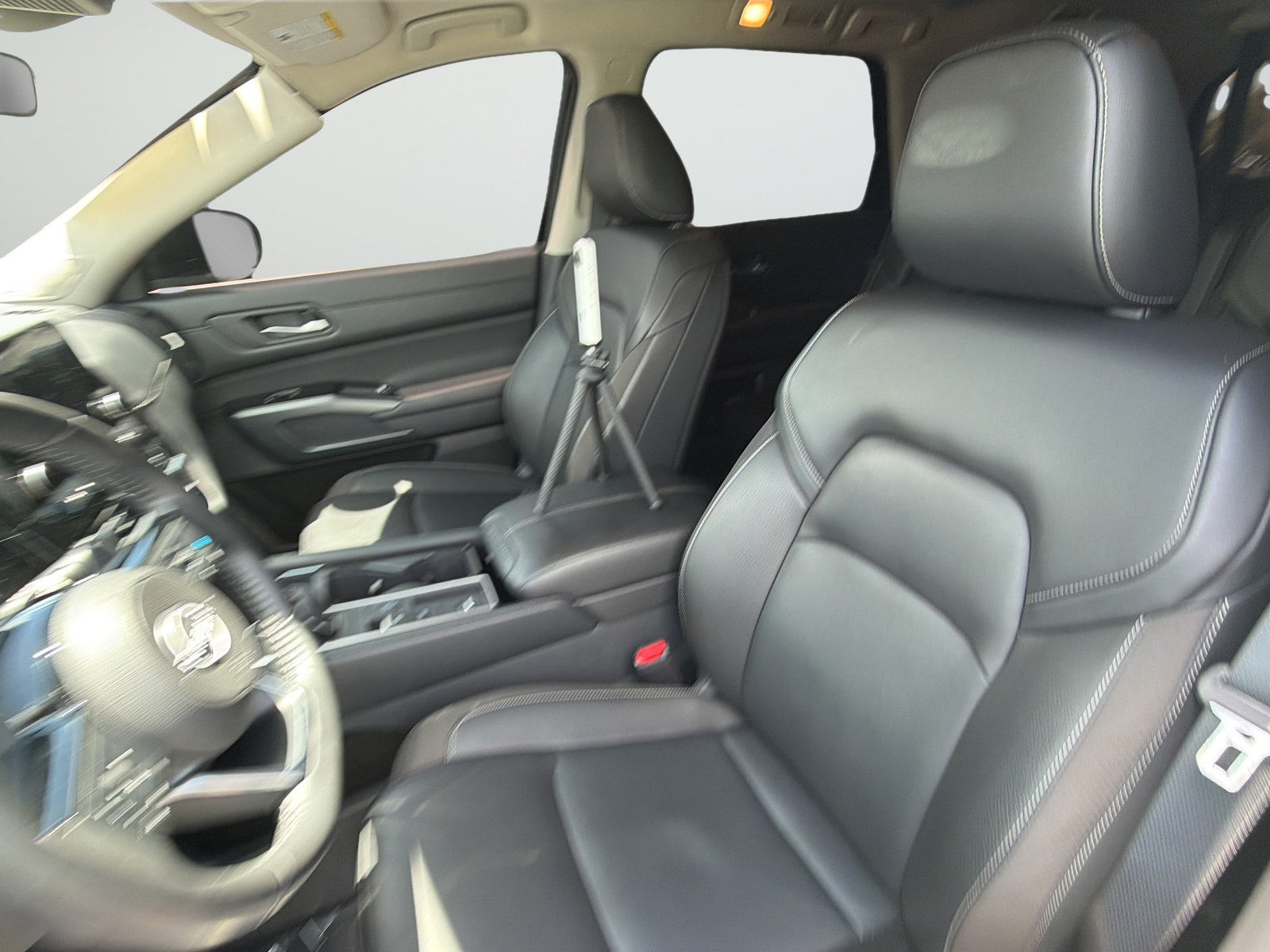 Certified 2025 Nissan Pathfinder SL w/ SL Premium Package FWD image 31