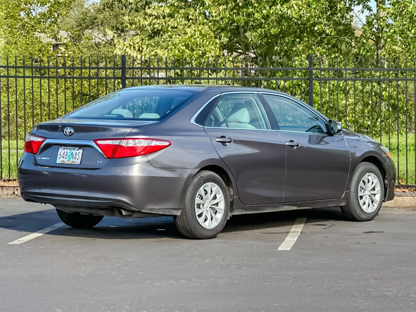 Used 2016 Toyota Camry LE image 3