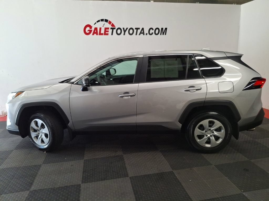 Used 2024 Toyota RAV4 LE AWD/4WD image 9