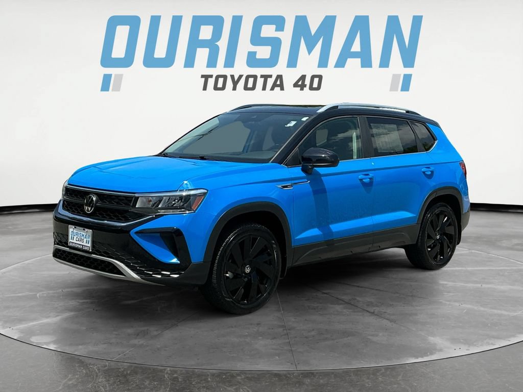 Used 2024 Volkswagen Taos SE w/ Panoramic Sunroof Package AWD/4WD image 3