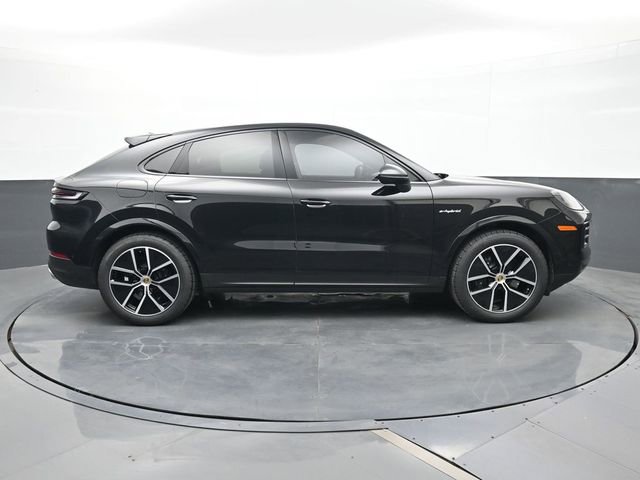Certified 2024 Porsche Cayenne Coupe AWD/4WD image 24