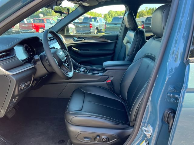 New 2027 Jeep Grand Cherokee Limited w/ Trailer Tow Package AWD/4WD image 4