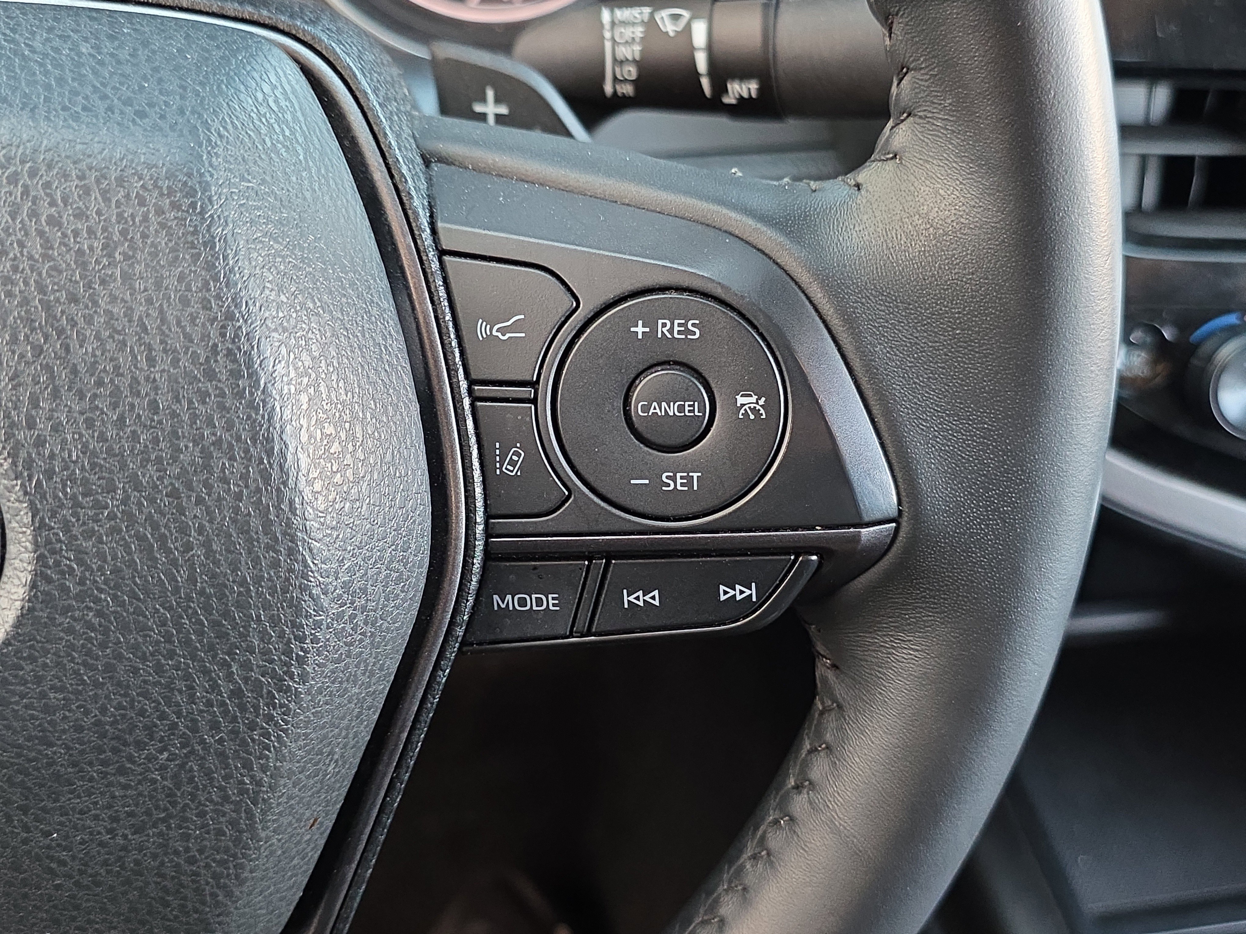 Used 2024 Toyota Camry SE w/ Convenience Package image 14