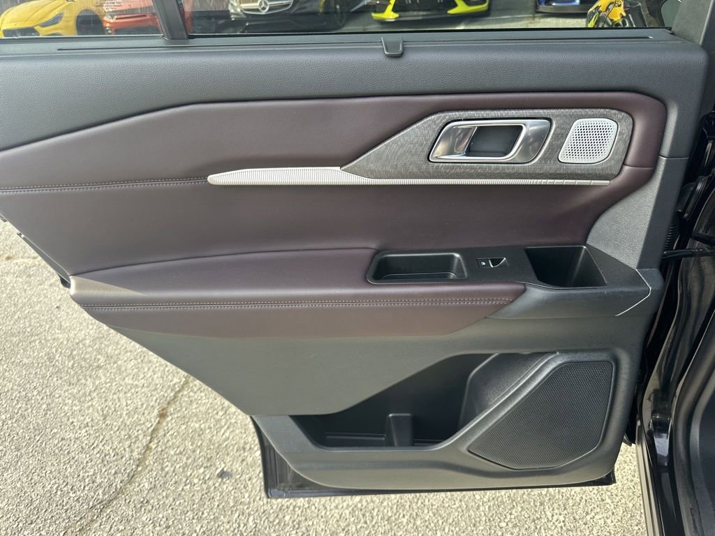 Used 2025 Ford Explorer Platinum image 31