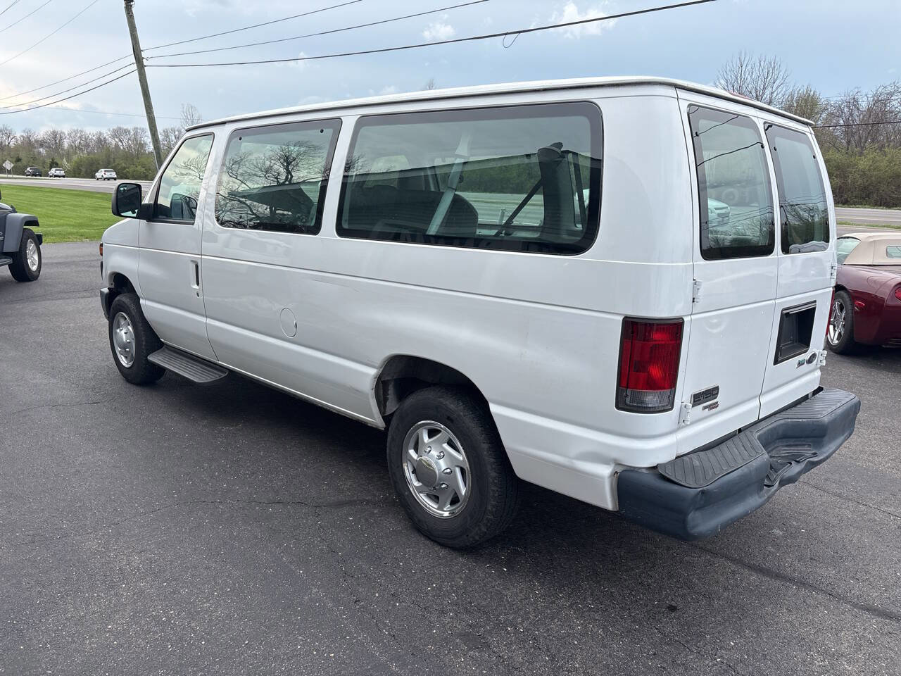 Used 2011 Ford E-150 and Econoline 150 Wagon w/ PWR Windows & Locks Group RWD image 5