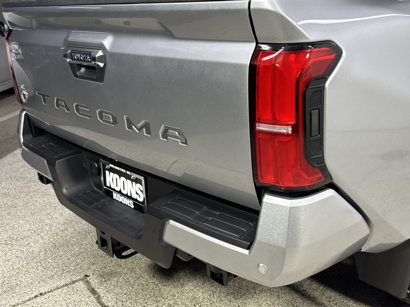 Used 2024 Toyota Tacoma Limited AWD/4WD image 37