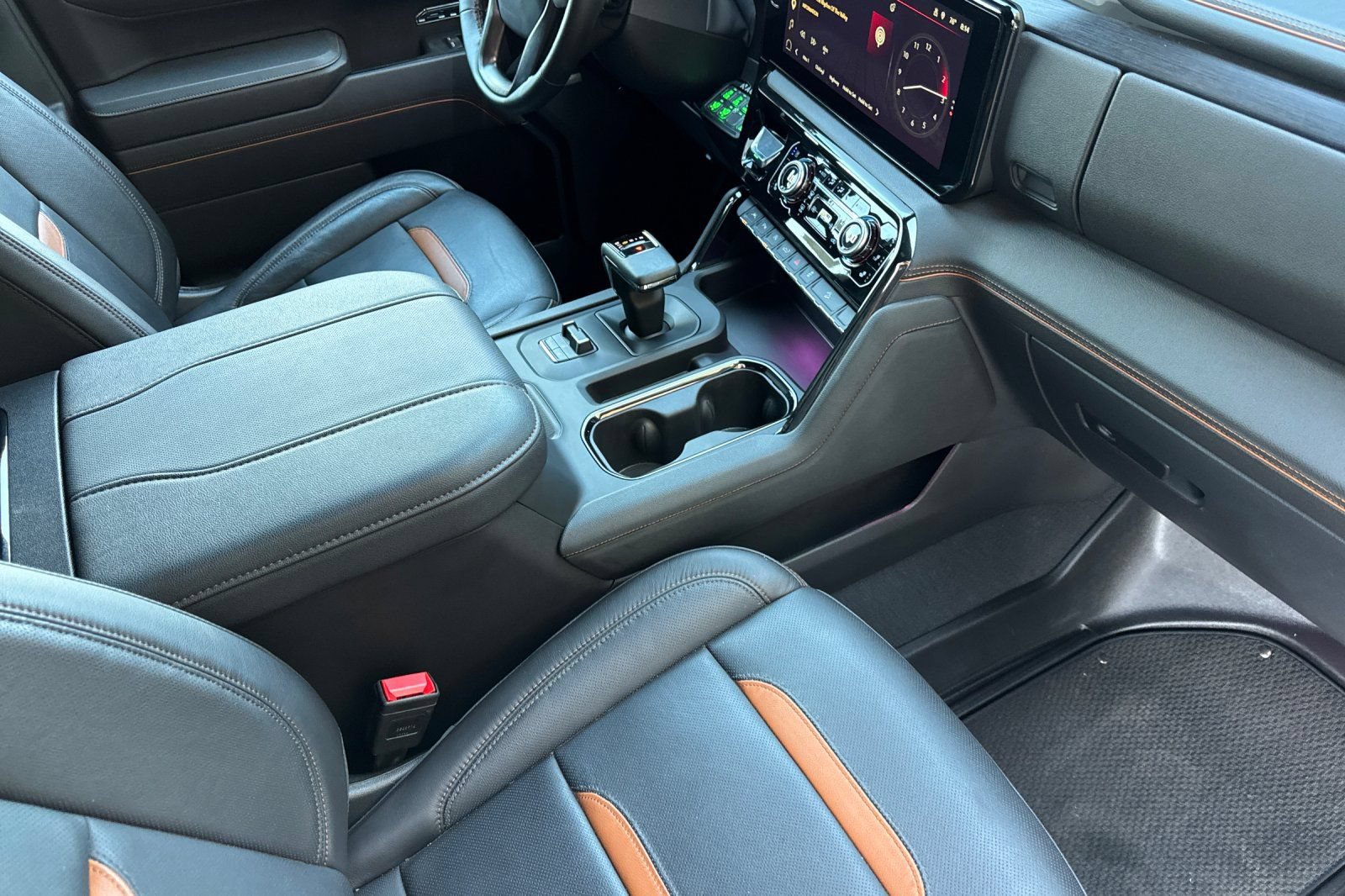 Used 2025 GMC Sierra 1500 AT4 w/ Technology Package AWD/4WD image 18