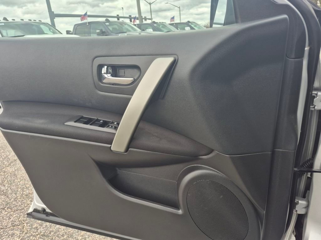 Used 2015 Nissan Rogue S image 15