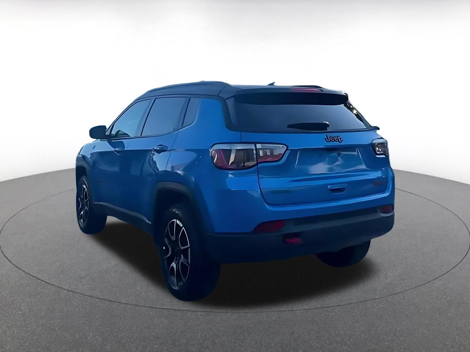 Used 2025 Jeep Compass Trailhawk AWD/4WD image 11