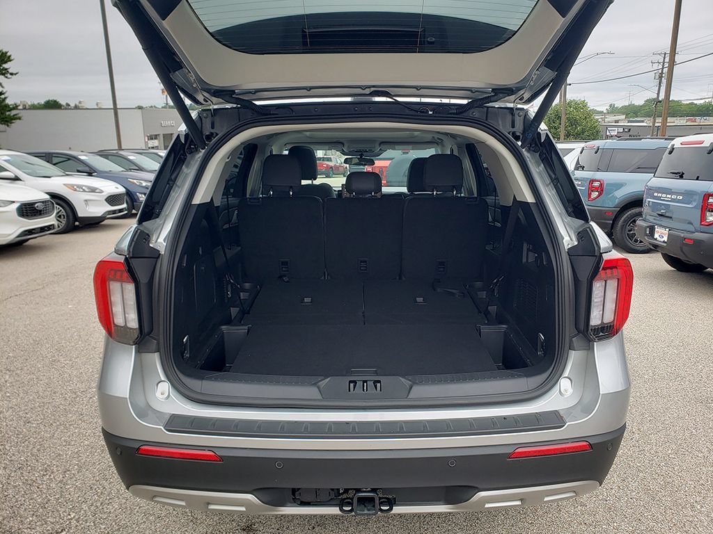 Used 2025 Ford Explorer Active w/ Active Comfort Package AWD/4WD image 16