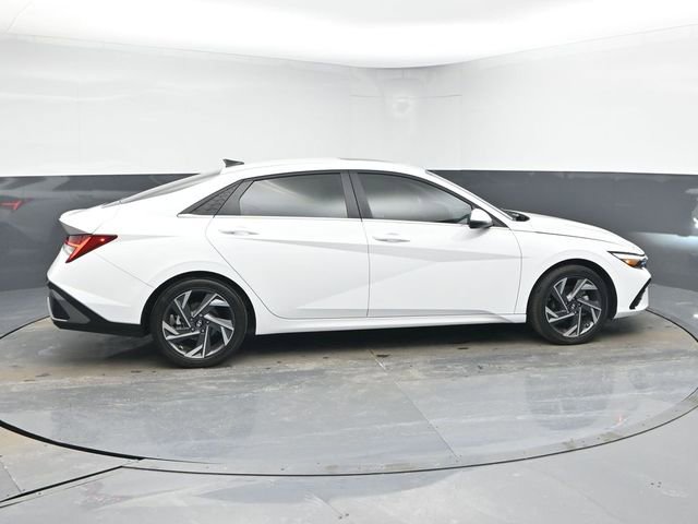 Used 2024 Hyundai Elantra Limited image 8