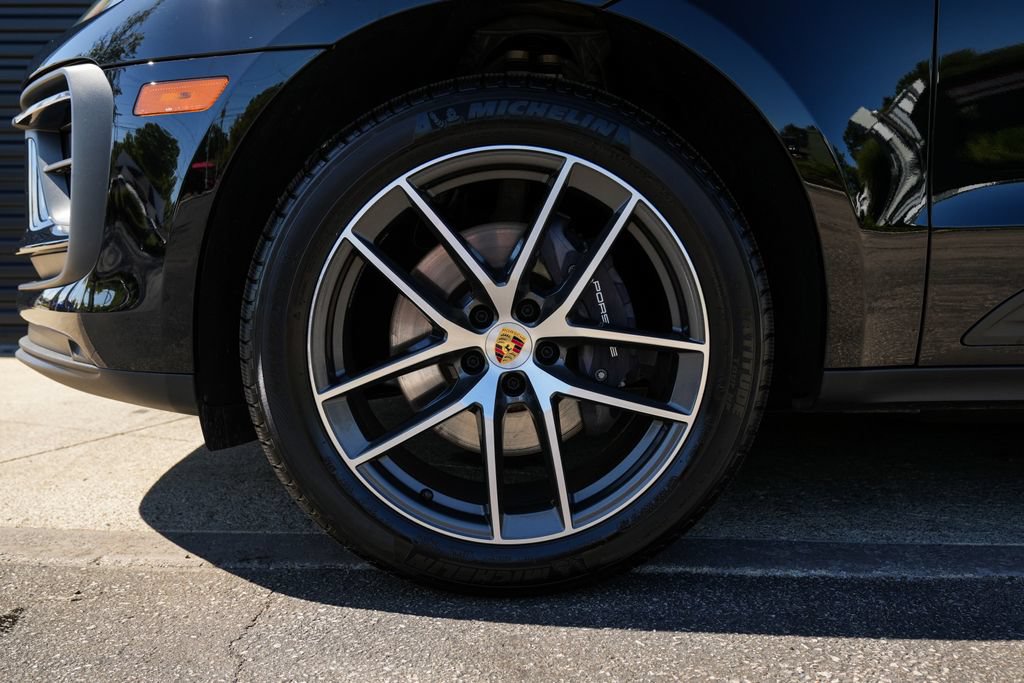 Certified 2026 Porsche Macan AWD/4WD image 11