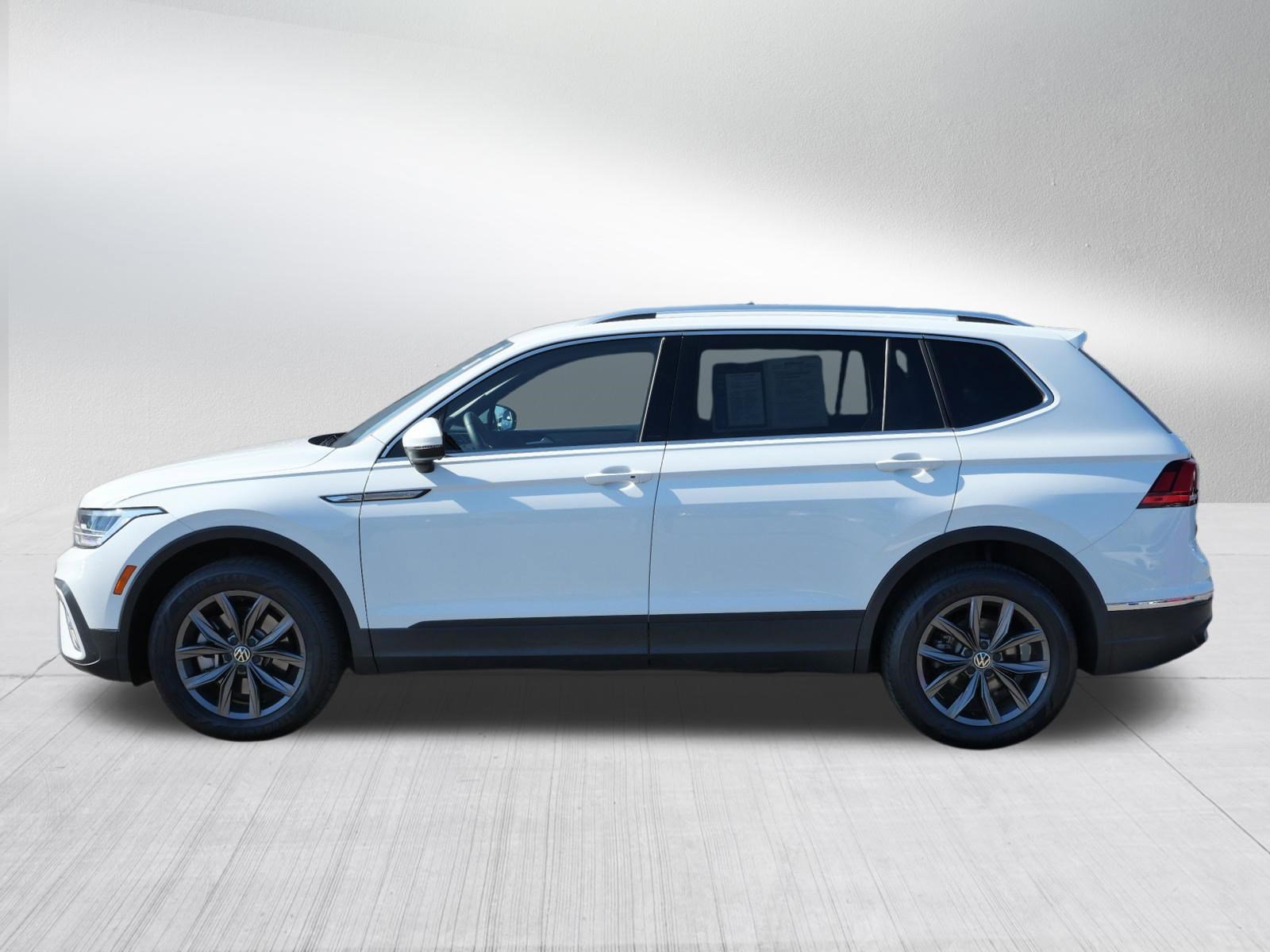 Certified 2022 Volkswagen Tiguan SE image 4