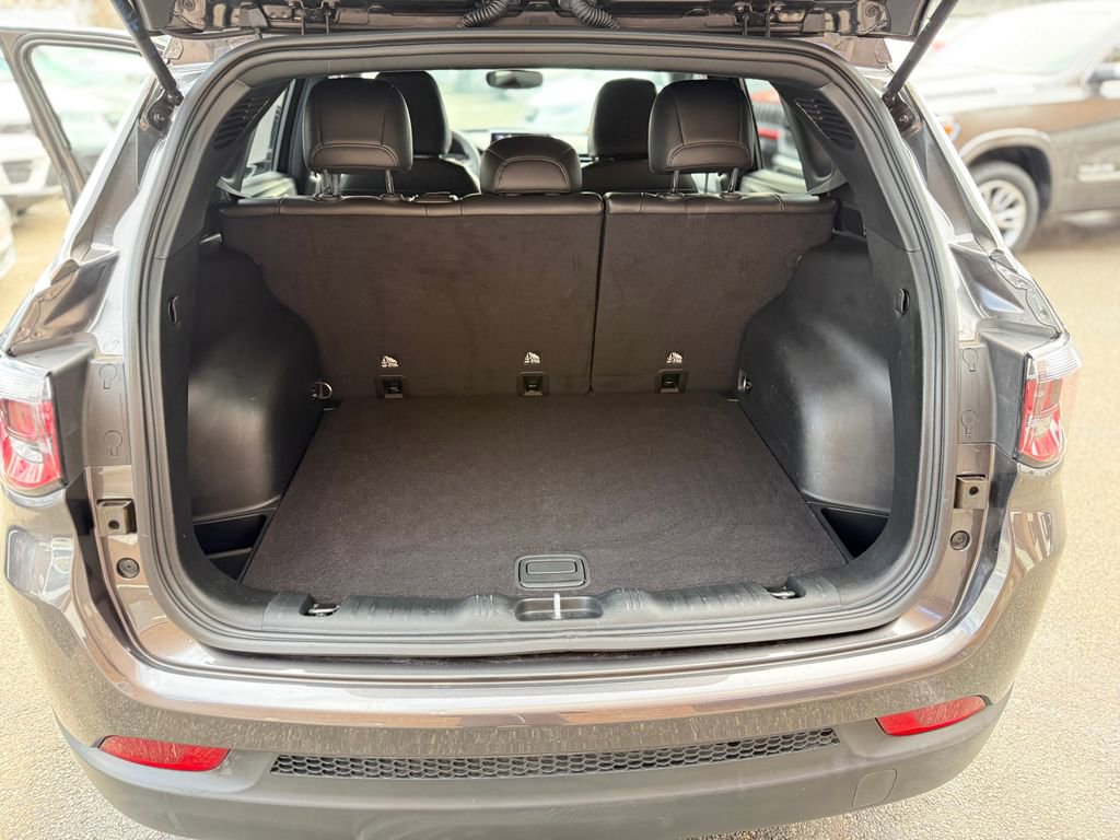 Used 2023 Jeep Compass Latitude image 27