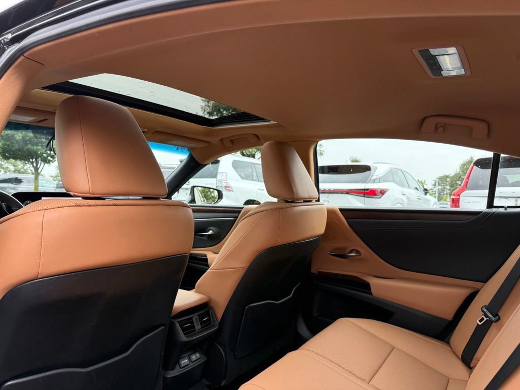 Certified 2023 Lexus ES 300h w/ Premium Package FWD image 18