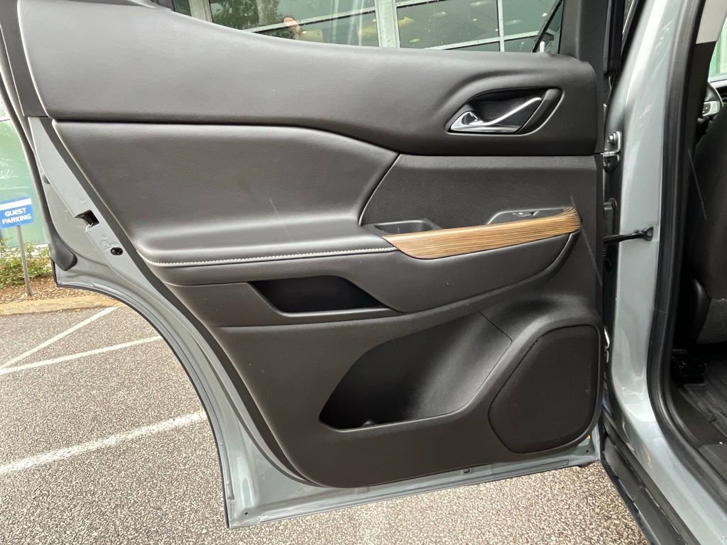 Certified 2023 GMC Acadia SLE w/ Driver Convenience Package image 17