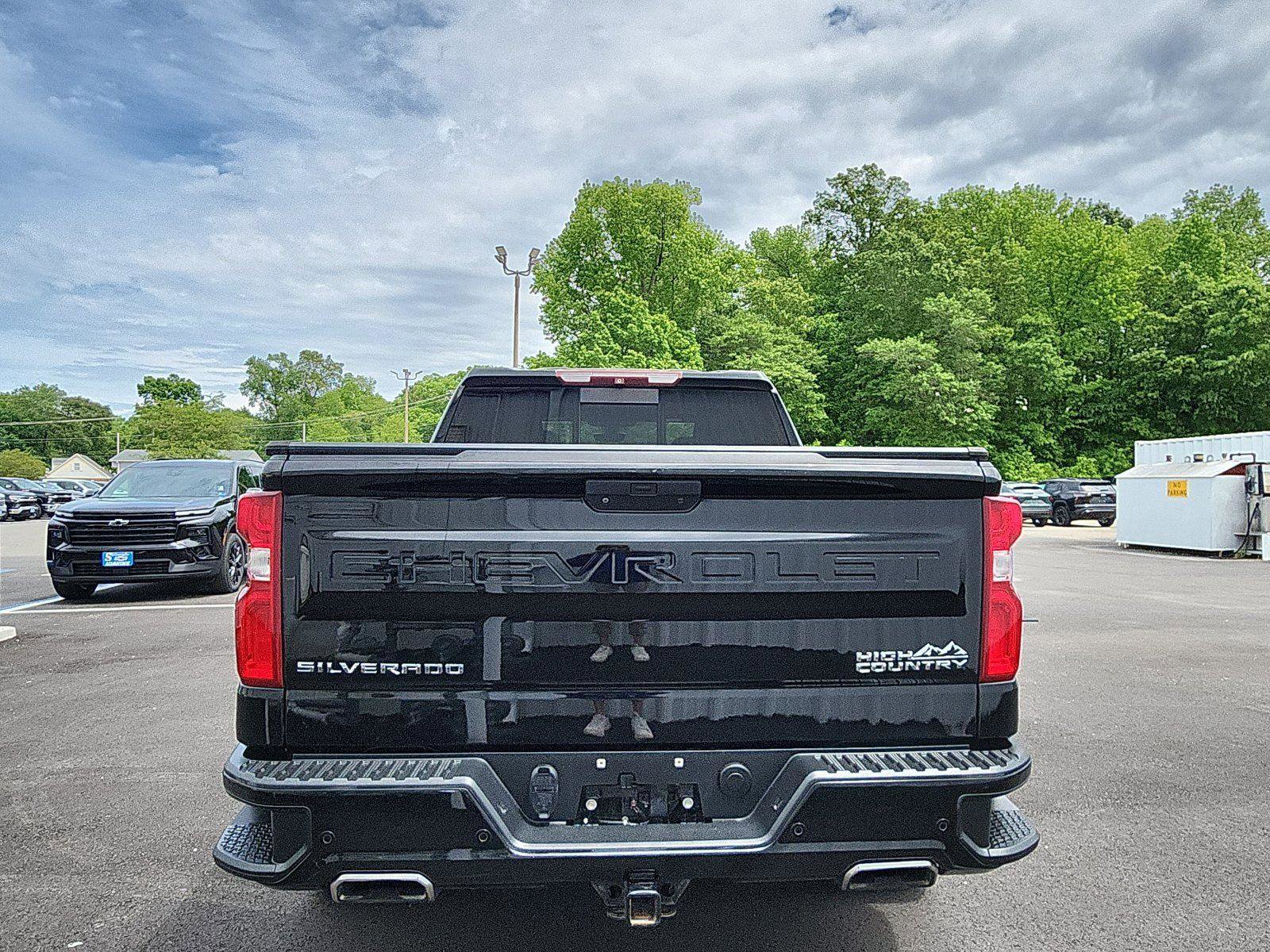 Used 2019 Chevrolet Silverado 1500 High Country w/ Technology Package AWD/4WD image 4