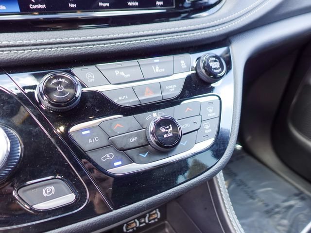Used 2025 Chrysler Pacifica Limited FWD image 20