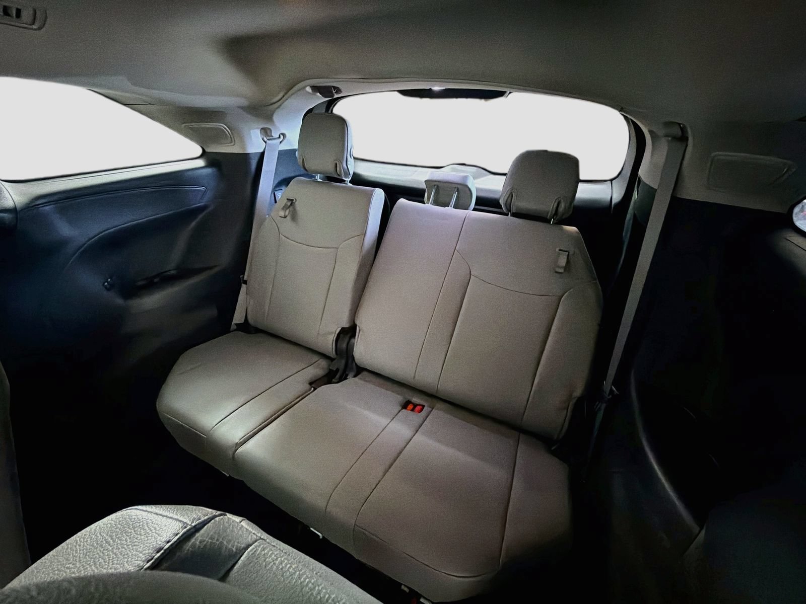 Used 2025 Toyota Sienna XLE w/ XLE Plus Package FWD image 28