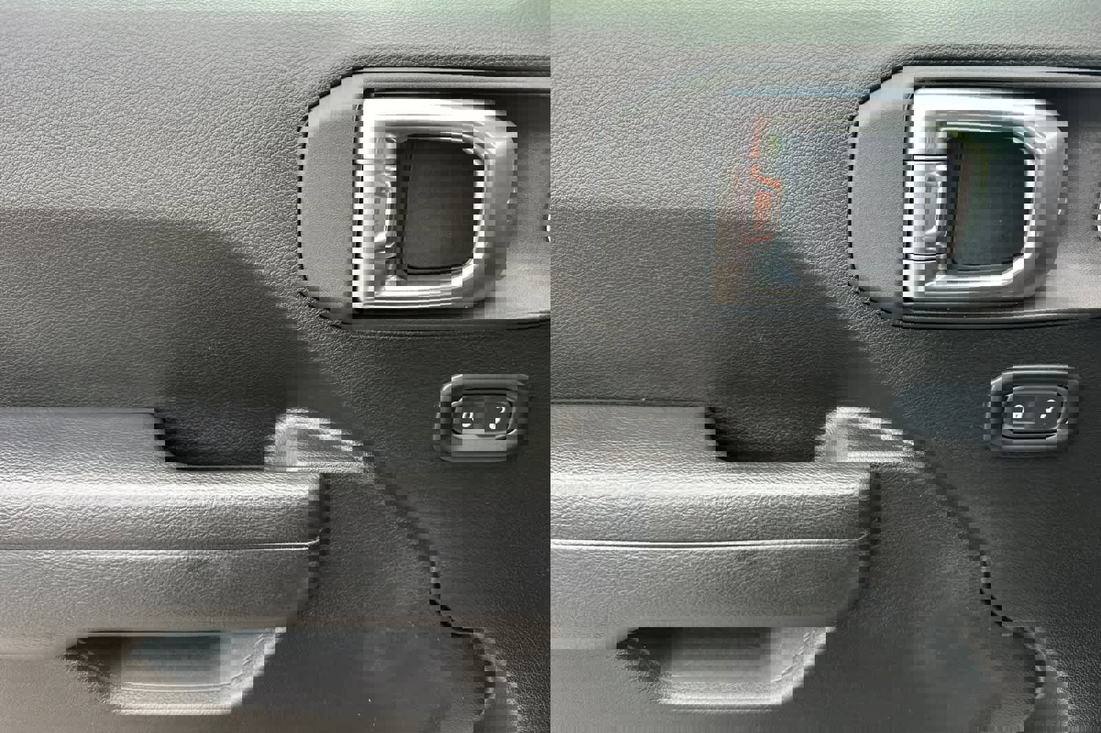 Used 2023 Jeep Wrangler Unlimited Rubicon 4xe w/ Steel Bumper Group image 12