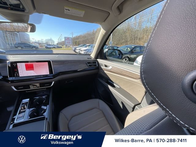 Used 2024 Volkswagen Atlas SEL AWD/4WD image 19