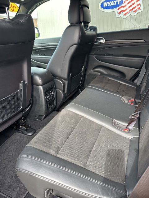 Used 2021 Jeep Grand Cherokee Altitude AWD/4WD image 12