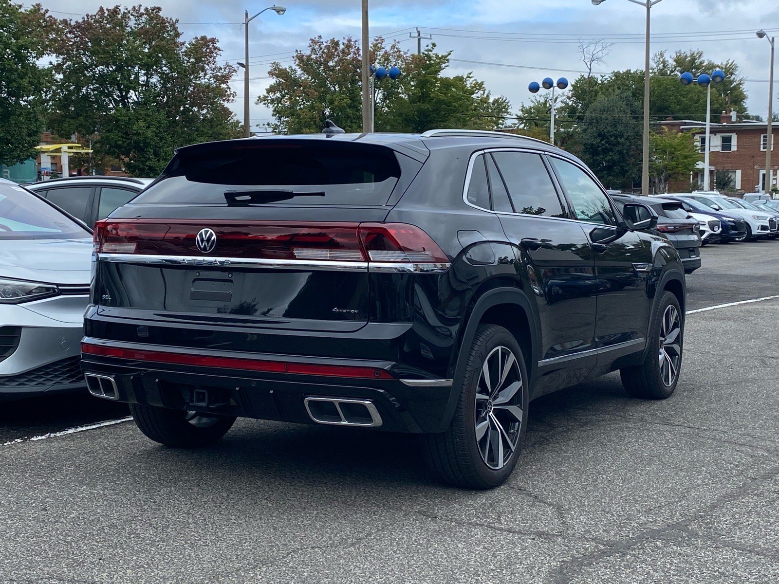 Certified 2026 Volkswagen Atlas Cross Sport SEL Premium R-Line AWD/4WD image 3
