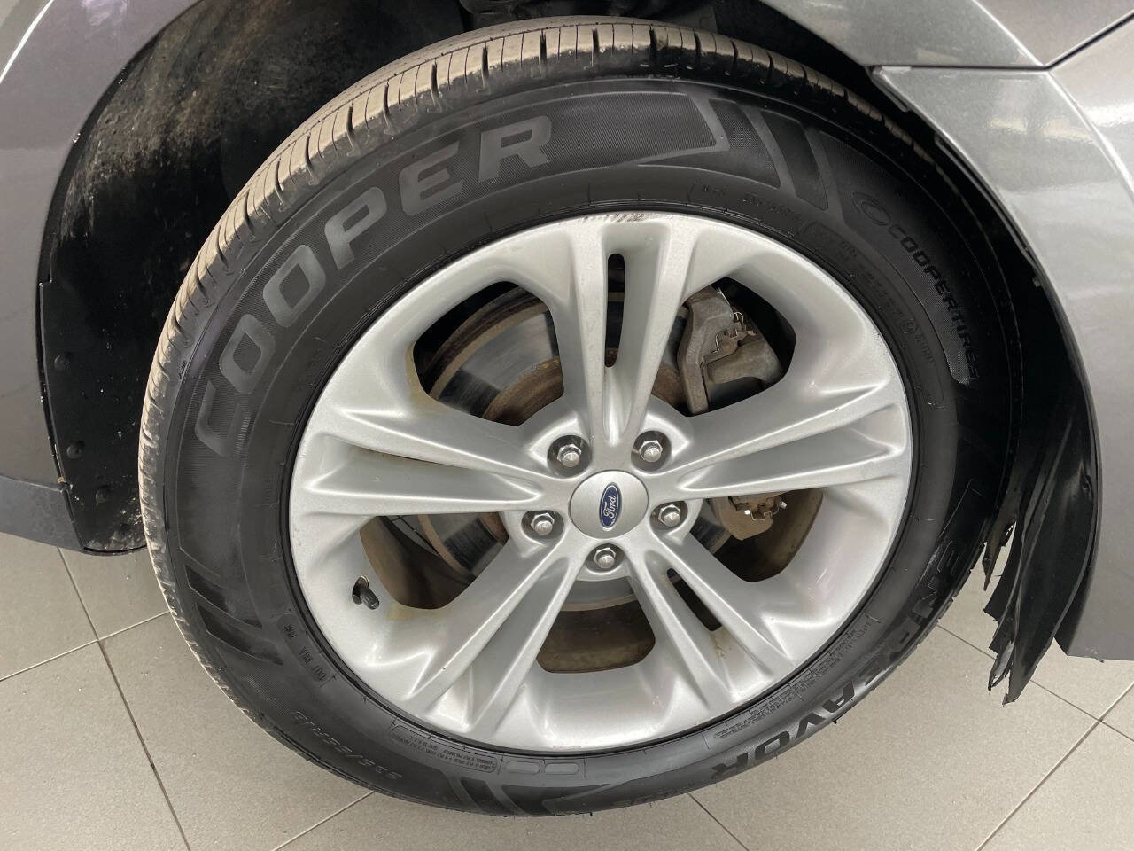 Used 2015 Ford Taurus SEL w/ Equipment Group 201A image 9