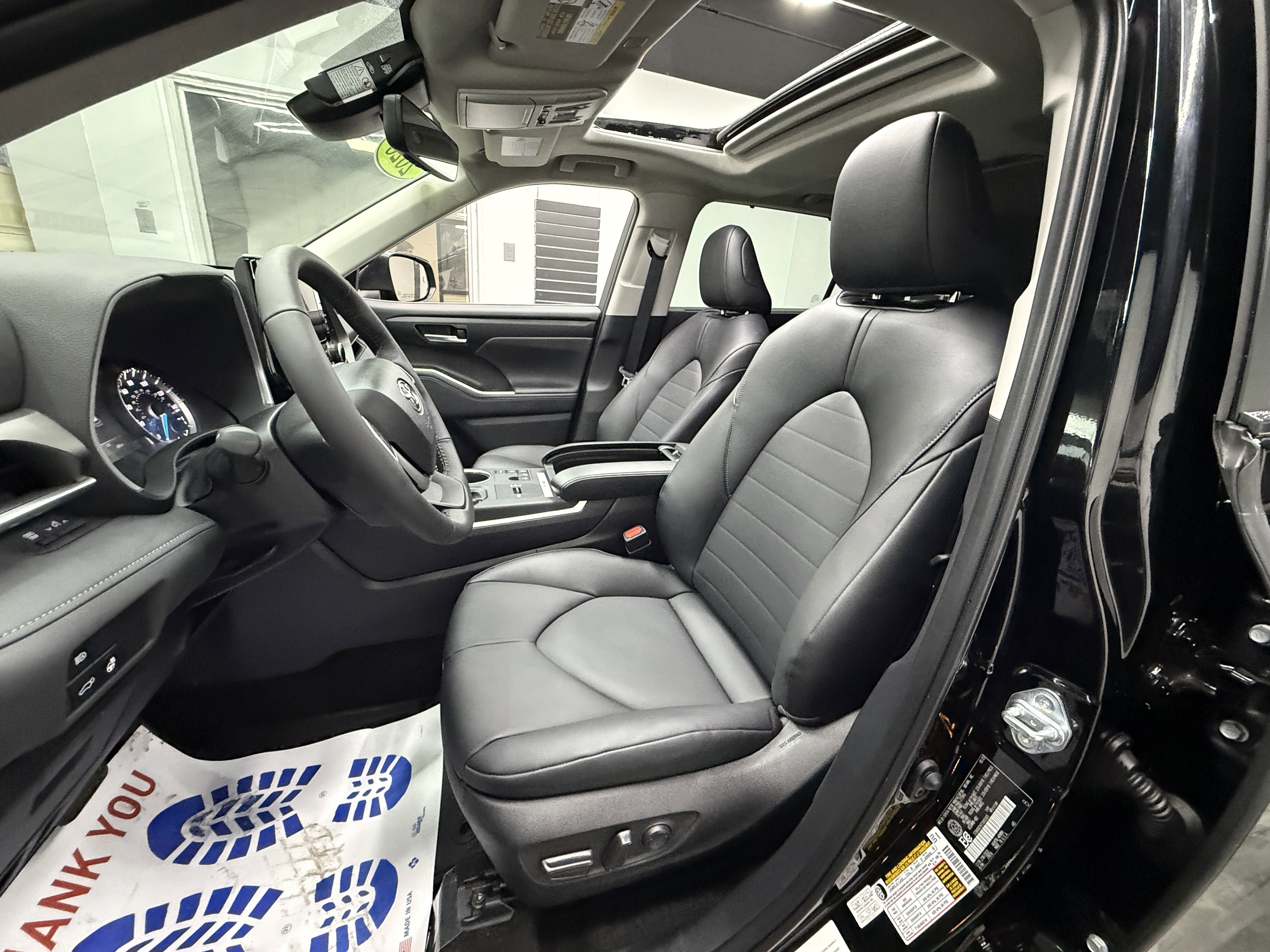 Used 2026 Toyota Highlander XLE image 10