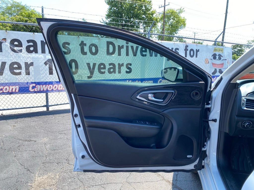 Used 2016 Chrysler 200 C w/ Sun & Sound Group FWD image 12