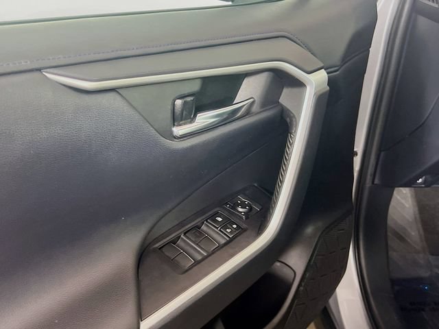 Used 2020 Toyota RAV4 XSE w/ XSE Grade Weather Package AWD/4WD image 16