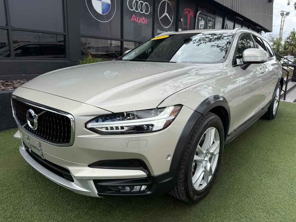 Used 2019 Volvo V90 T5 Cross Country AWD/4WD image 1
