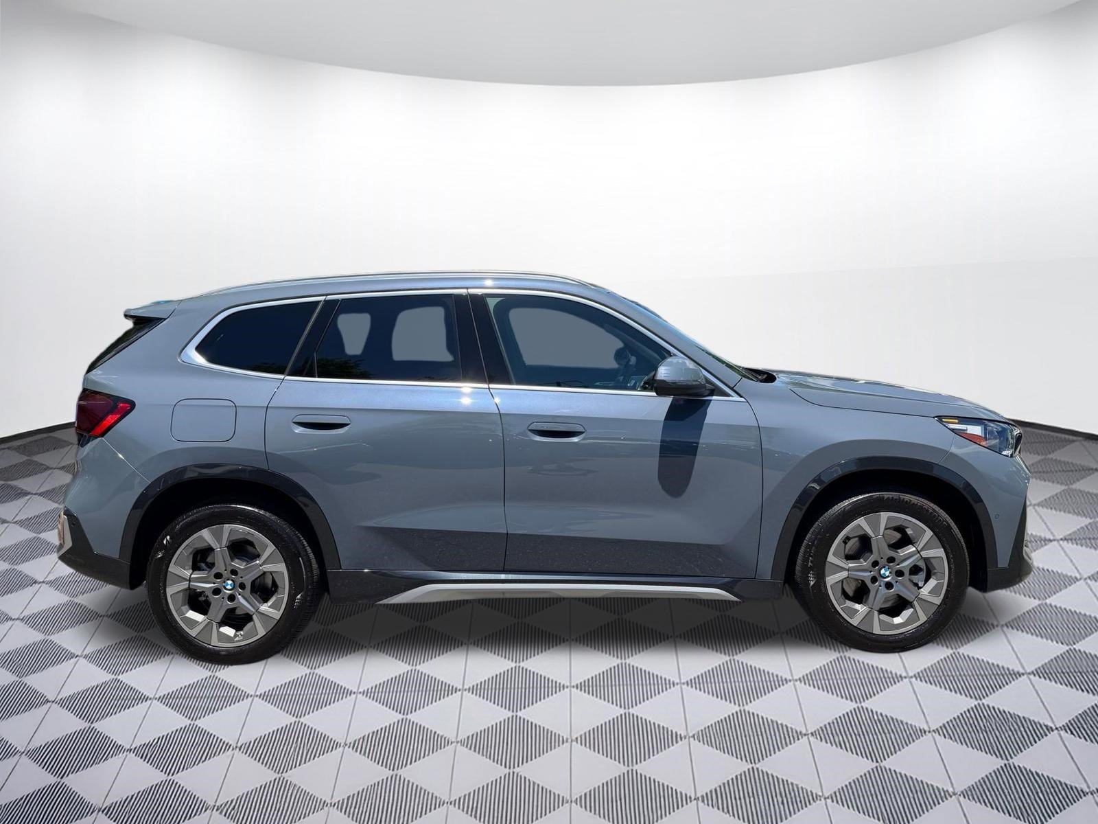Used 2025 BMW X1 xDrive28i w/ Convenience Package AWD/4WD image 8