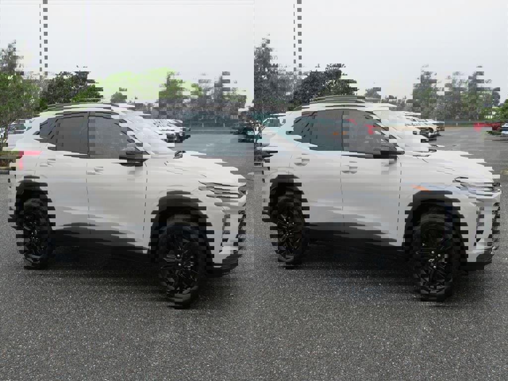 New 2026 Chevrolet Trax ACTIV w/ Sunroof Package image 2