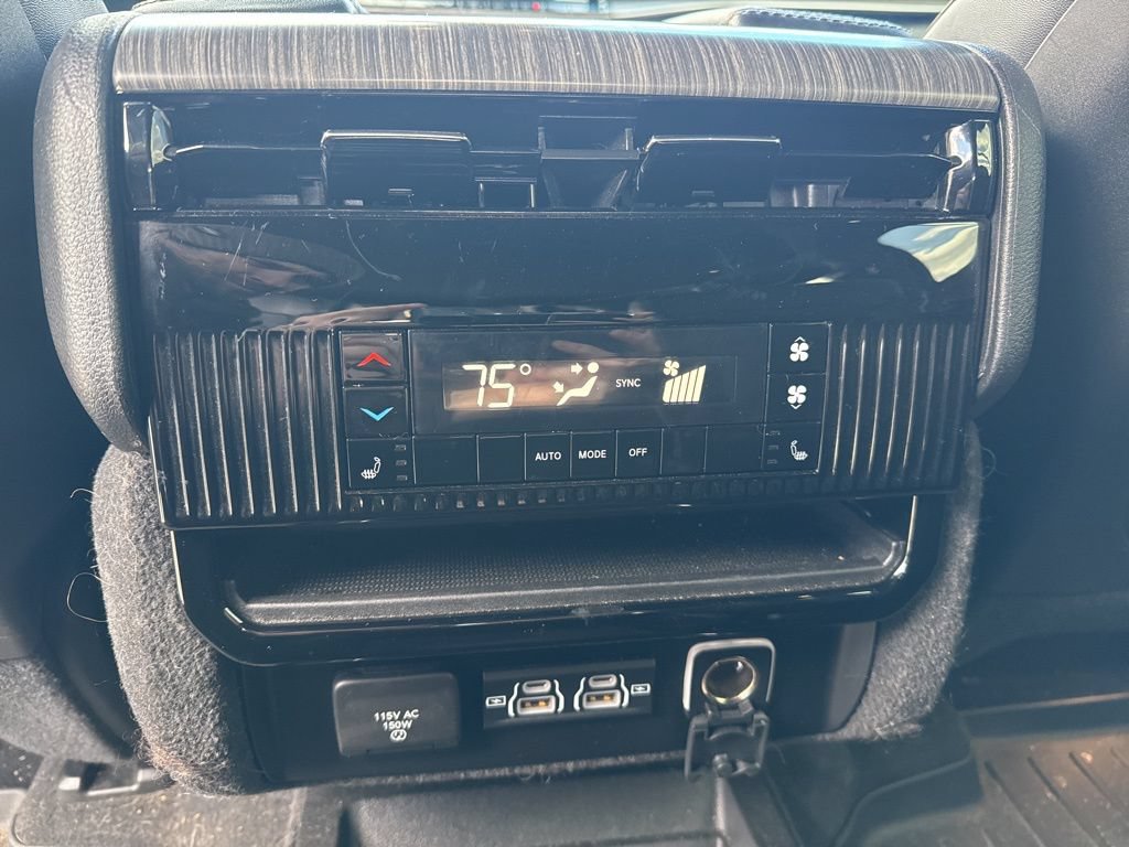 Used 2023 Jeep Wagoneer Series II w/ Flexible Seating Group AWD/4WD image 28