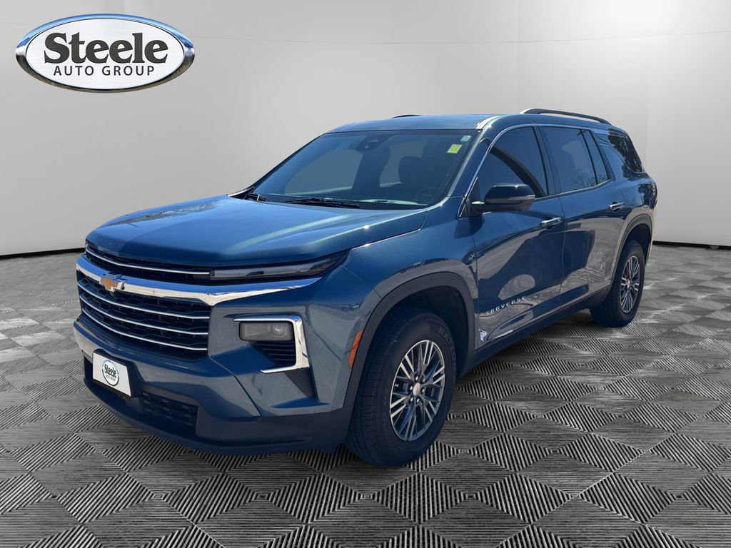 Used 2024 Chevrolet Traverse LT w/ Trailering Package image 1