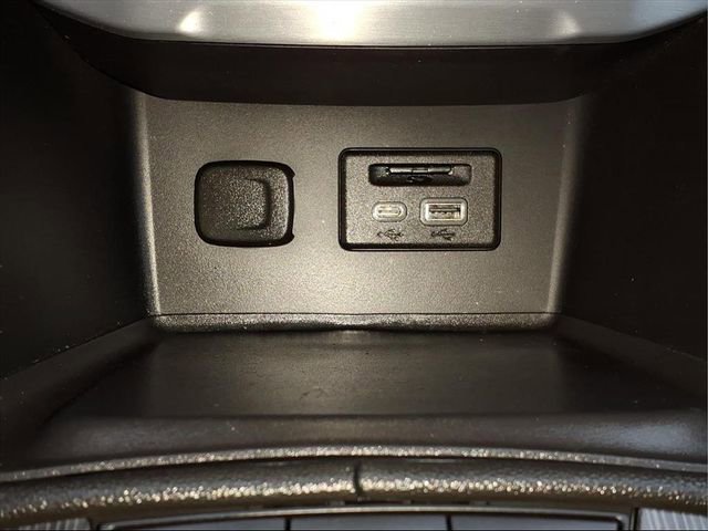 Used 2023 GMC Acadia SLT w/ Trailering Package image 21