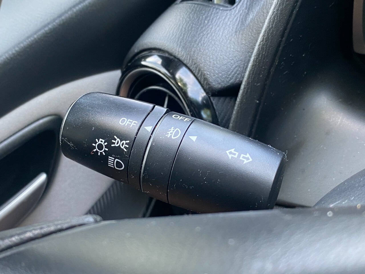 Used 2019 Toyota Yaris LE FWD image 25