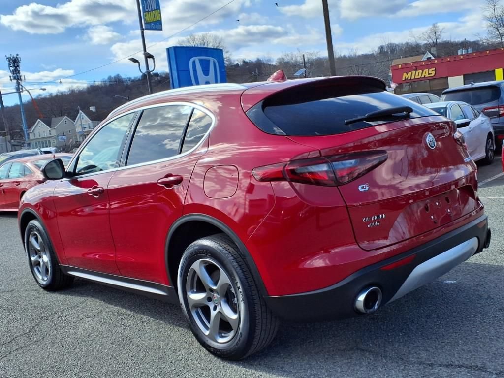 Used 2021 Alfa Romeo Stelvio Sprint AWD/4WD image 4