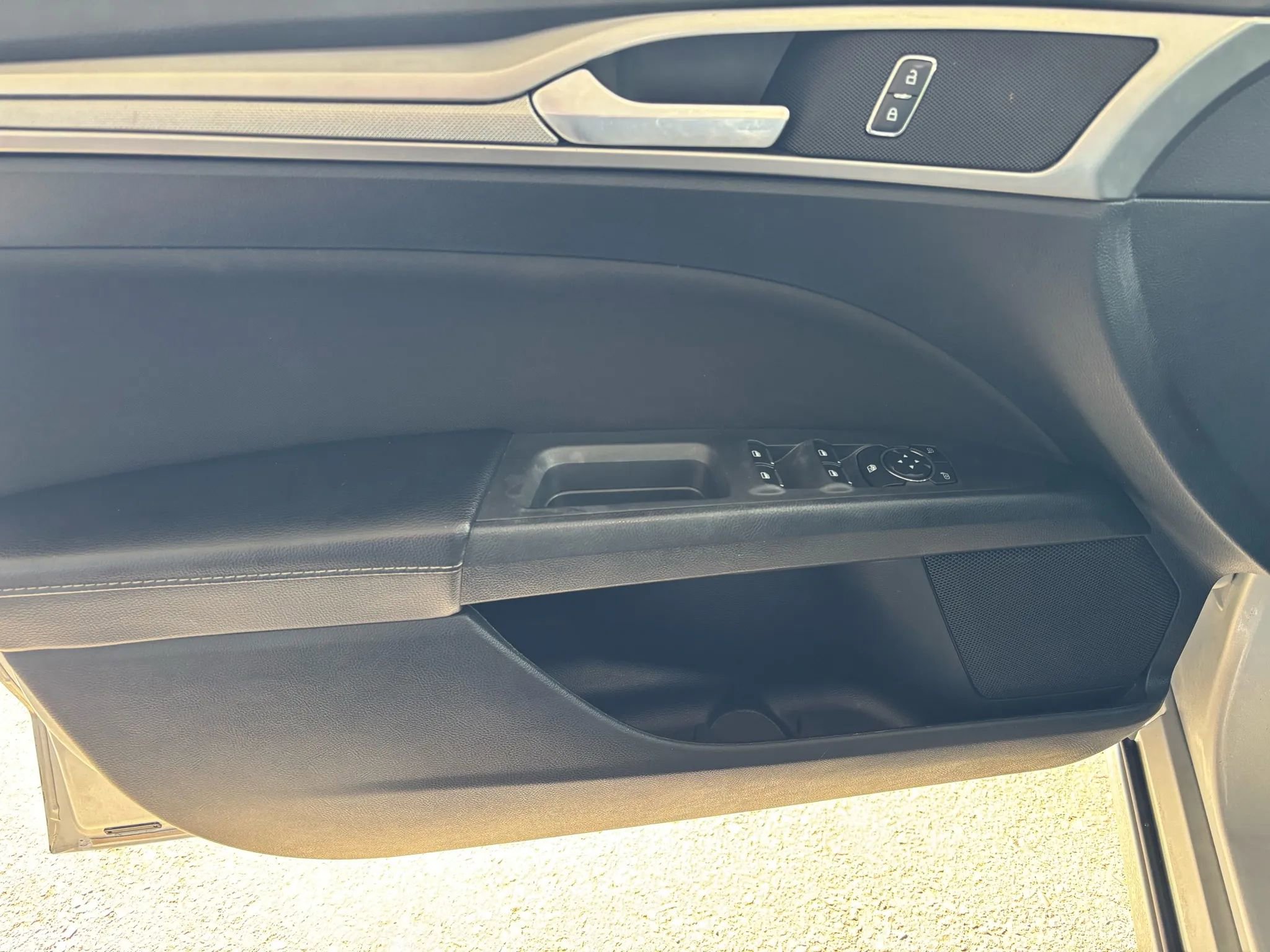 Used 2018 Ford Fusion SE image 12