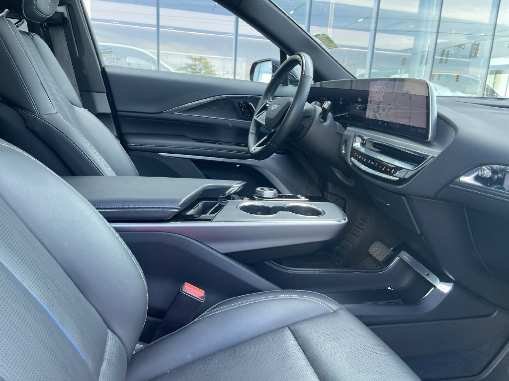 Used 2024 Cadillac Lyriq Luxury AWD/4WD image 34