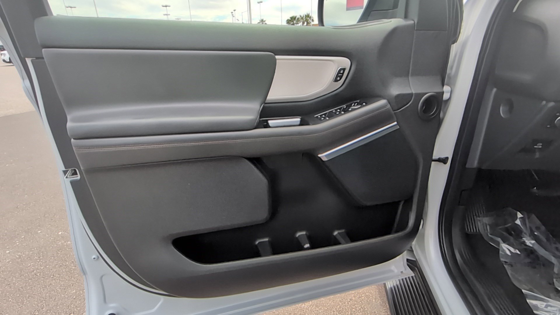 Used 2025 Ford Expedition Active AWD/4WD image 12