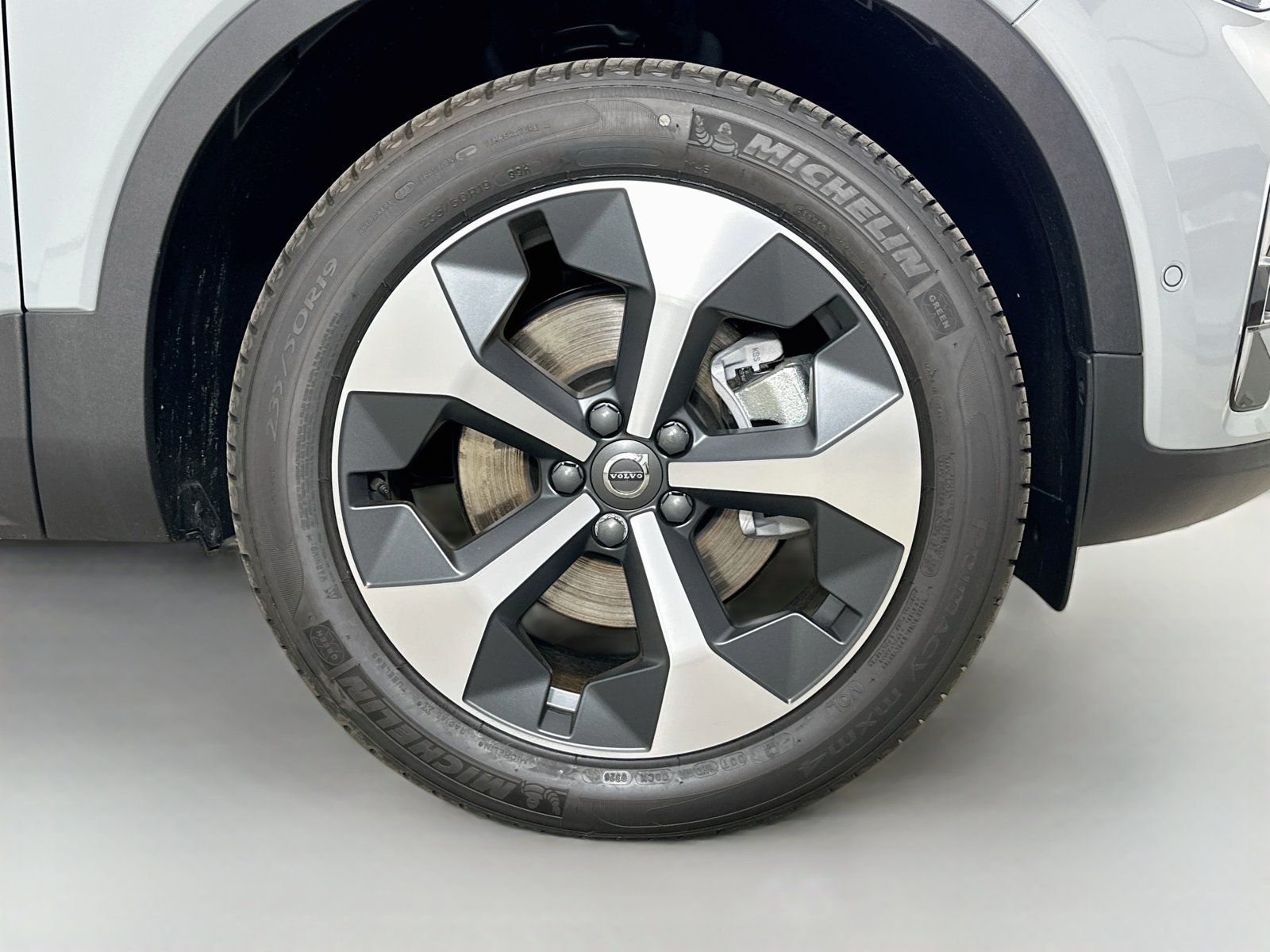 New 2026 Volvo XC40 B5 Plus w/ Protection Package Premier AWD/4WD image 10