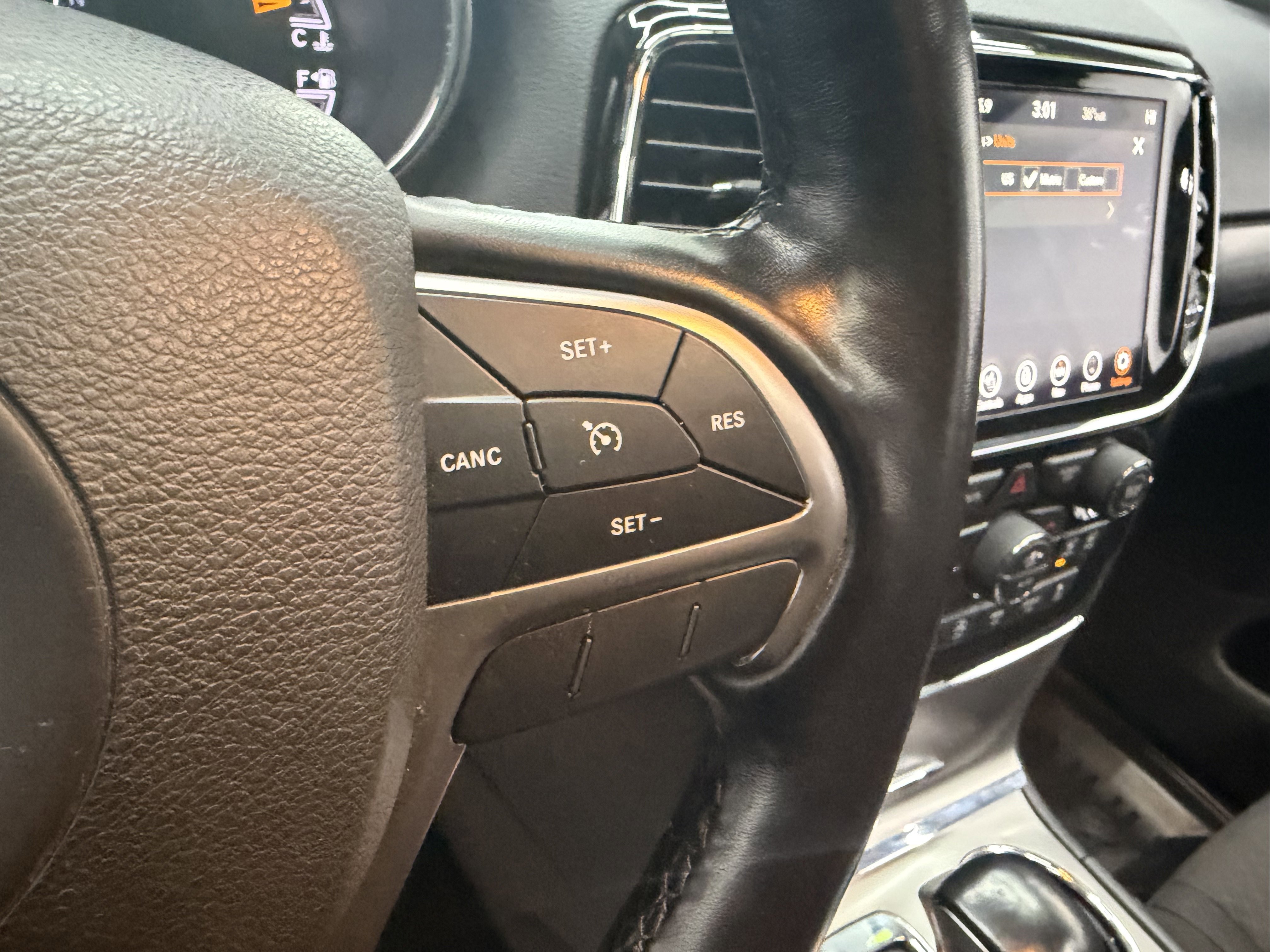 Used 2021 Jeep Grand Cherokee Laredo image 18