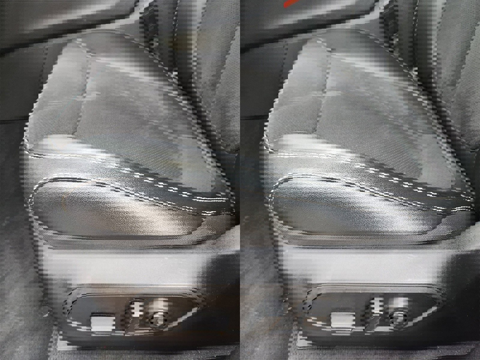 Certified 2024 Jeep Grand Cherokee L Laredo image 31