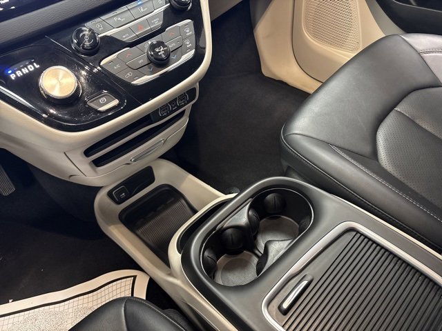 Used 2024 Chrysler Pacifica Touring-L image 22