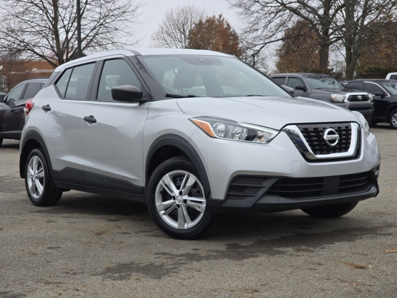 Used 2020 Nissan Kicks S image 2