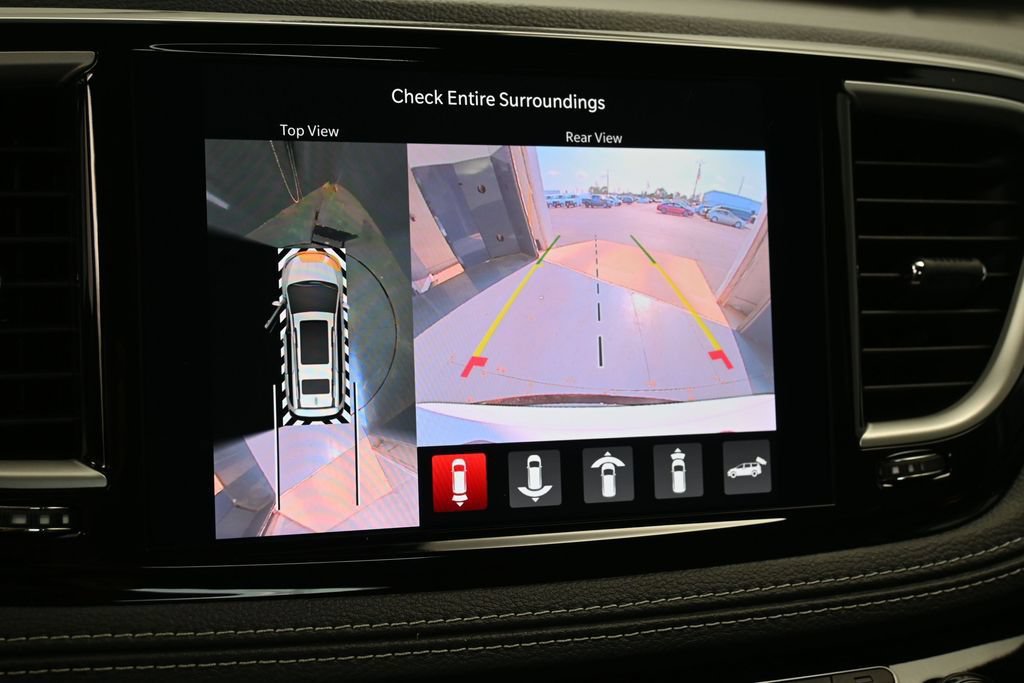 New 2027 Chrysler Pacifica Select w/ Family Tech Group FWD image 24