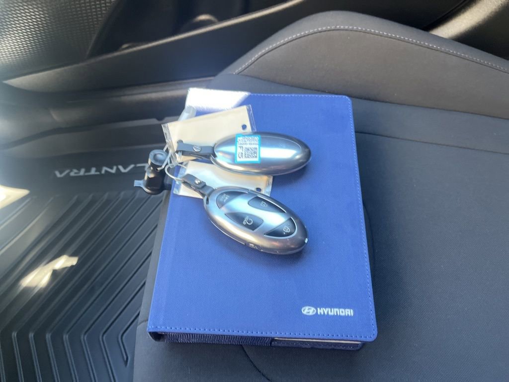 Used 2025 Hyundai Elantra SEL image 32